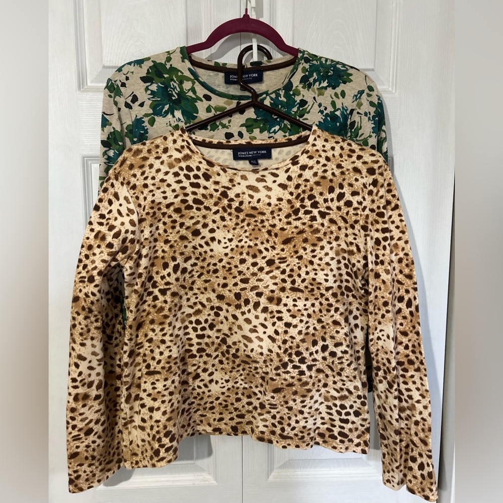 Jones New York Signature Petite bundle of 2 tops Animal print green floral sz PL